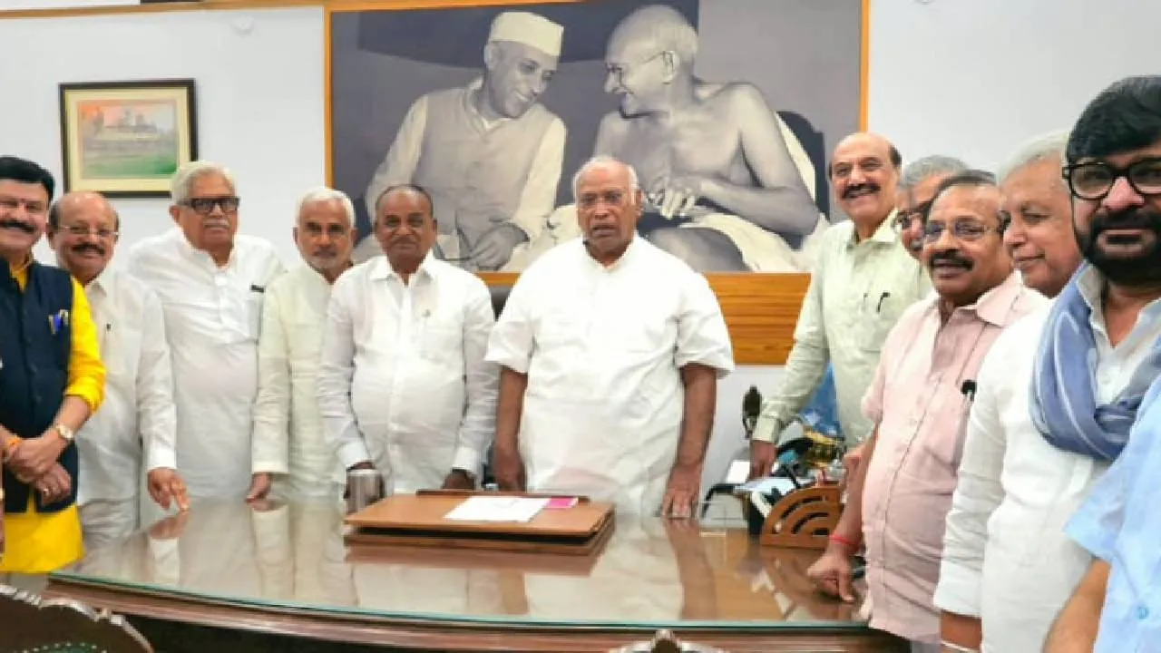 Cabinet Reshuffle: ದೆಹಲಿಗೆ ಶಿಫ್ಟ್‌ ಆದ ರಾಜ್ಯ ರಾಜಕೀಯ, ಹೈಕಮಾಂಡ್‌ನಿಂದ ಸಂಪುಟ ಪುನಾರಚನೆ ಭರವಸೆ!
