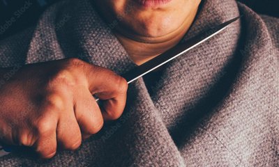 ಅಪ್ರಾಪ್ತೆಯನ್ನು ಜನರ ಮುಂದೆಯೇ ಒತ್ತೆಯಾಳಾಗಿರಿಸಿಕೊಂಡ ಯುವಕ