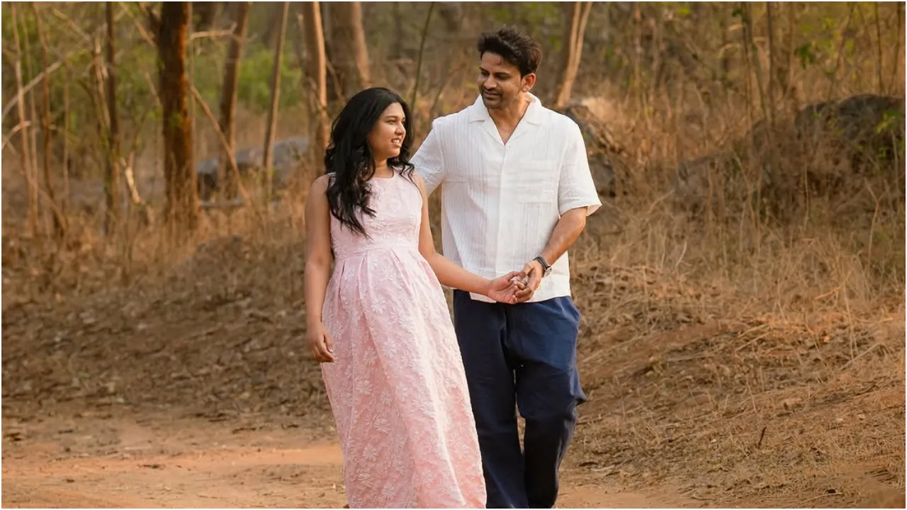 ಬೇಬಿ ಬಂಪ್‌ ಫೋಟೋಗಳನ್ನು ಹಂಚಿಕೊಂಡ ನಟ ಧನಂಜಯ್‌ ಪತ್ನಿ ಧನ್ಯತಾ; ಮಗುವಿನ ನಿರೀಕ್ಷೆಯಲ್ಲಿ ʻಡಾಲಿʼ ದಂಪತಿ - Image 1