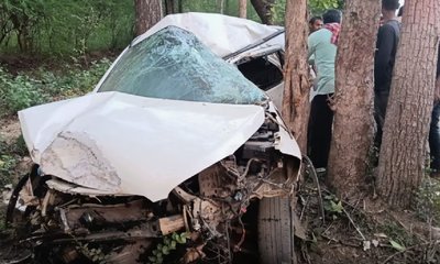 ಮರಗಳ ಮಧ್ಯೆ ಸಿಲುಕಿ ನಜ್ಜುಗುಜ್ಜಾದ ಕಾರ್, ಇಬ್ಬರ ಸಾವು, ಒಬ್ಬ ಗಂಭೀರ