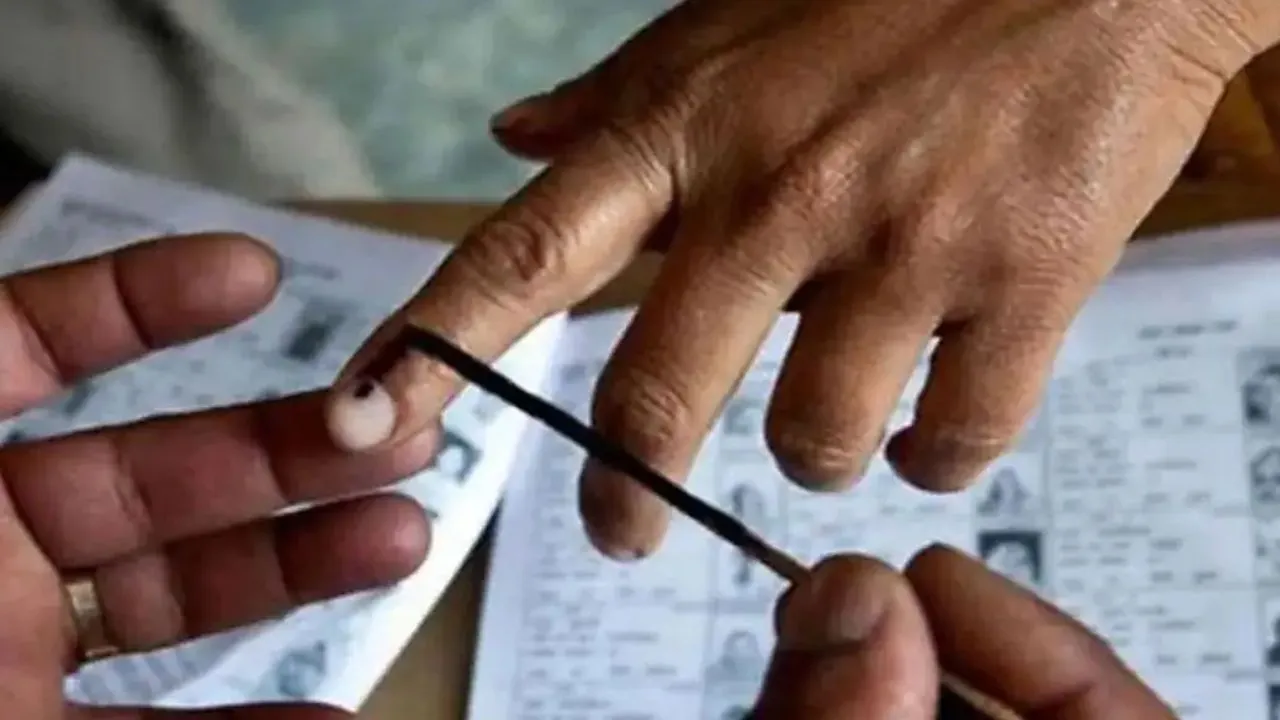 Assembly Elections 2026: ಪಿಣರಾಯಿ ವಿಜಯನ್, ಮೋಹನ್ ಲಾಲ್ ಸೇರಿದಂತೆ ಮತ ಚಲಾಯಿಸಿದ ಹಲವು  ಗಣ್ಯರು - Image 1