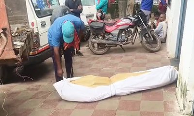 ಕಸದ ವಾಹನದಲ್ಲಿ ಮೃತದೇಹ ಸಾಗಾಟ