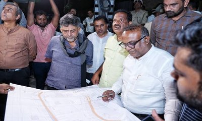ತಡರಾತ್ರಿ ಡಿಸಿಎಂ ಡಿಕೆ ಶಿವಕುಮಾರ್‌ ನಗರ ಸಂಚಾರ, ರಸ್ತೆ ಕಾಮಗಾರಿ ಪರಿಶೀಲನೆ