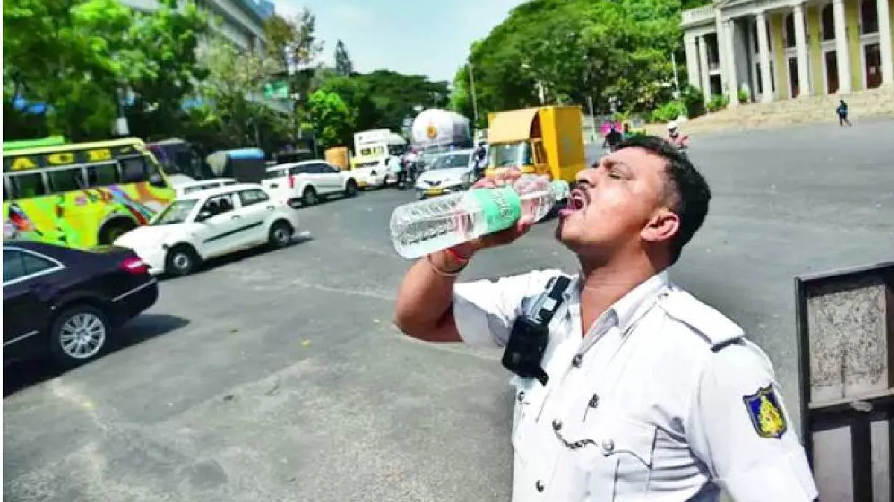 Karnataka weather: ರಾಜ್ಯಾದ್ಯಂತ ಒಣ ಹವೆ, ಇಂದು ತುಂತುರು ಮಳೆ ಸಂಭವ