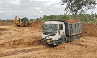ಕೆರೆ ಮಣ್ಣು ಅಕ್ರಮ ‌ಸಾಗಣೆ: ಕೆರೆಗಳ ಮೂಲ ಸ್ವರೂಪಕ್ಕೆ ಧಕ್ಕೆ