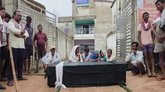 ಚಿಕಿತ್ಸೆಗಾಗಿ ಹಣ ನೀಡದ ಬ್ಯಾಂಕ್ ವಿರುದ್ಧ ಪ್ರತಿಭಟನೆ