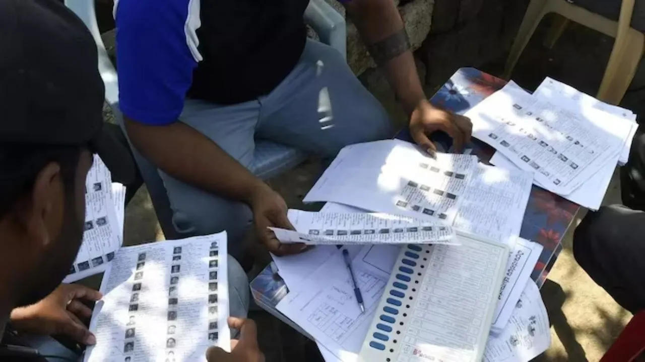 SIR: ಕರ್ನಾಟಕದ ಮೊದಲ ಕರಡು ಮತದಾರರ ಪಟ್ಟಿಯಿಂದ ಬರೋಬ್ಬರಿ 1.08 ಕೋಟಿ ಮಂದಿಯ ಹೆಸರು ಡಿಲೀಟ್‌?