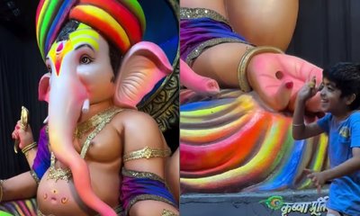 ಭಕ್ತರಿಗೆ ಕೈಯಾರೆ ಲಡ್ಡು ನೀಡಿ ಆಶೀರ್ವದಿಸಿದ ಗಣೇಶ