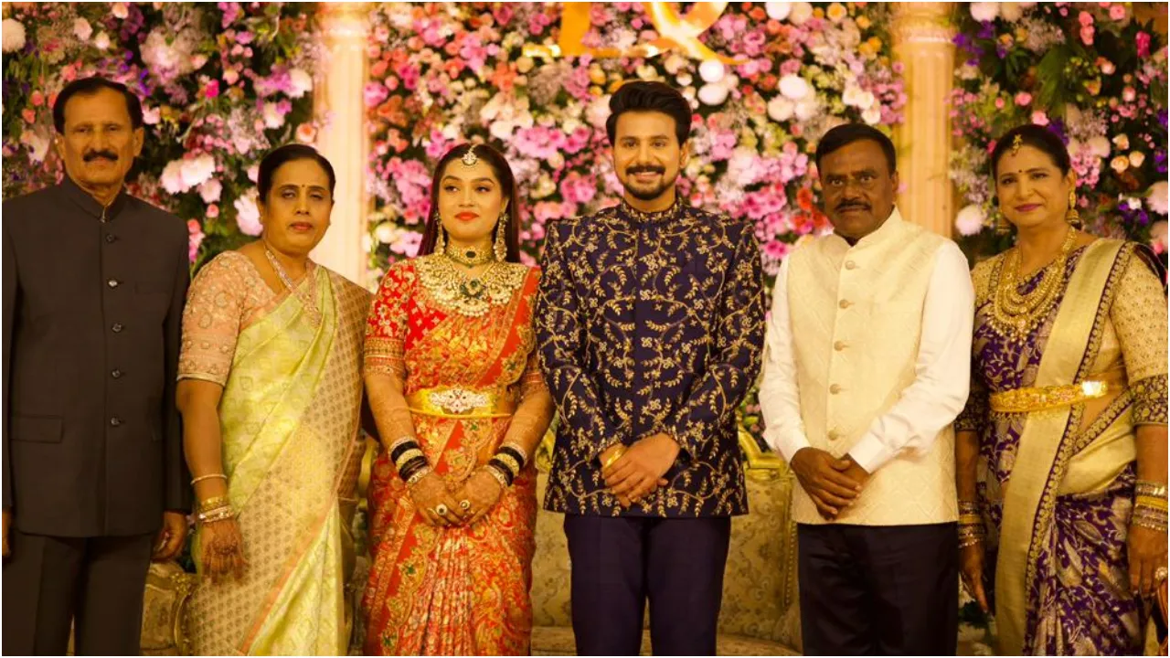 Photos: ಗುಬ್ಬಿ ಶಾಸಕ ಶ್ರೀನಿವಾಸ್ ಪುತ್ರ, ನಟ ದುಷ್ಯಂತ್ - ರಚನಾ ಮದುವೆ ಆರತಕ್ಷತೆಯಲ್ಲಿ ಸಿದ್ದರಾಮಯ್ಯ ಭಾಗಿ; ನವಜೋಡಿಗೆ ಸಿಎಂ ಶುಭ ಹಾರೈಕೆ - Image 5