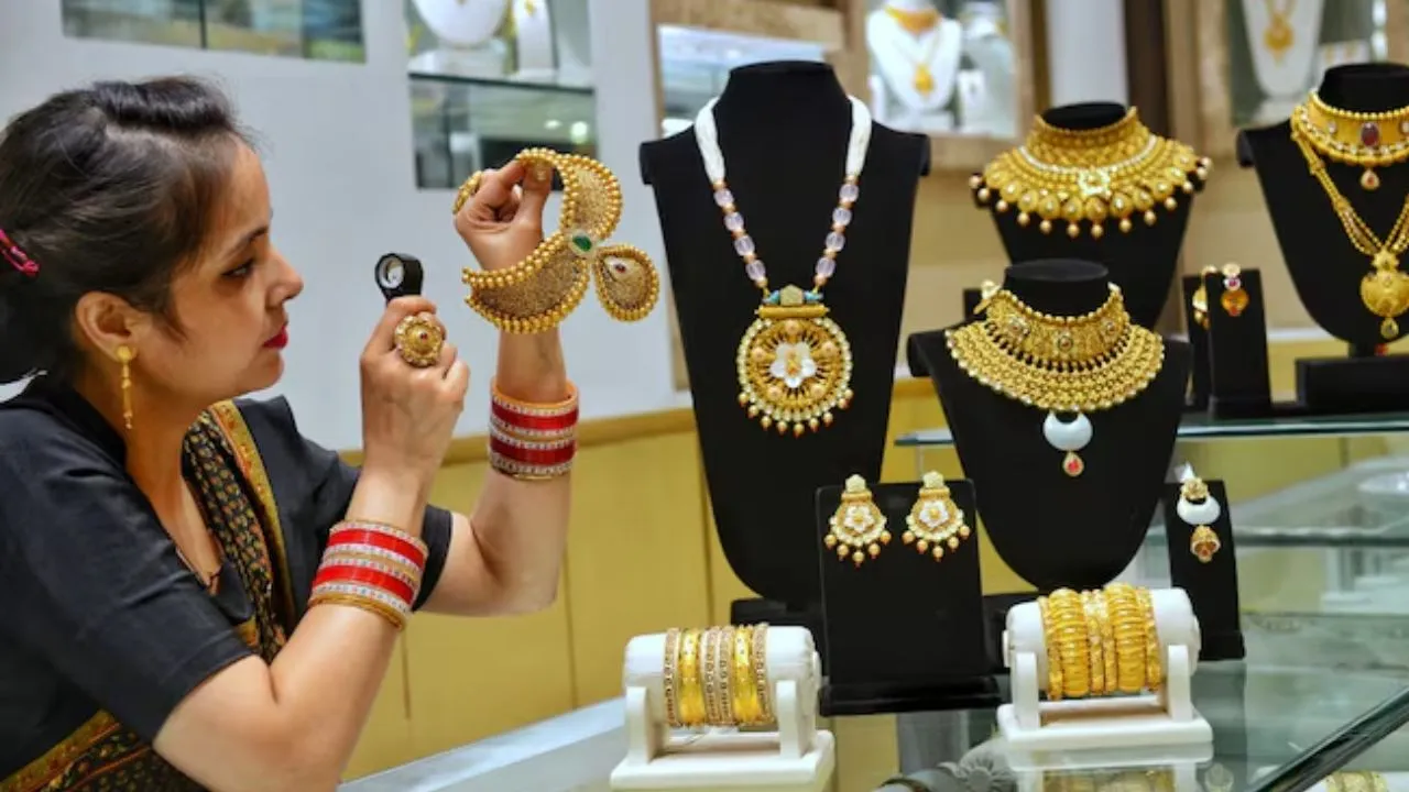 Baba Vanga’s prediction: ಮುಂದಿನ ವರ್ಷ ಚಿನ್ನ ಖರೀದಿ ಮಾಡಬಹುದೇ? ಬಾಬಾ ವಂಗಾ ಭವಿಷ್ಯವೇನು? - Image 7