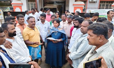 ಗೋಮಾಳ ಜಮೀನು ಒತ್ತುವರಿ ವಿರುದ್ಧ ದಲಿತ ಕುಟುಂಬ ಪಾದಯಾತ್ರೆ