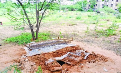 ಸ್ಮಶಾನದಲ್ಲಿದ್ದ ಮಹಿಳೆಯರ ಸಮಾಧಿ ಅಗೆದ ಕಳ್ಳರು!