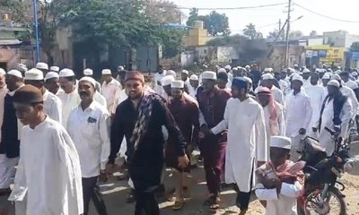 ಸಸಿ ನೆಟ್ಟು ರಂಜಾನ್ ಆಚರಿಸಿದ ಪರಿಸರ ಪ್ರೇಮಿಗಳು