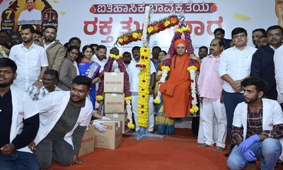 ಸಚಿವ ಸ್ಥಾನ ನೀಡದಿರುವುದನ್ನು ಖಂಡಿಸಿ ಪ್ರತಿಭಟನೆ; 901 ಮಂದಿ ರಕ್ತದಾನ