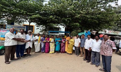 ನವೀನ್ ಕಿರಣ್ ಹುಟ್ಟುಹಬ್ಬ; ವ್ಯಾಪಾರಿಗಳಿಗೆ ಹಣ್ಣು, ಬ್ರೆಡ್ ವಿತರಣೆ