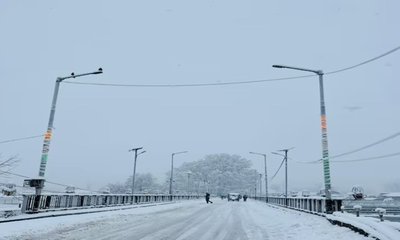 ಜೆಸಿಬಿಯಲ್ಲಿ ಕುಳಿತು ಆಸ್ಪತ್ರೆಗೆ ಬಂದ ವೈದ್ಯ