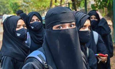 ಹಿಜಾಬ್ ವಿವಾದದ 23 ದಿನಗಳ ನಂತರ ಸೇವೆಗೆ ಸೇರ್ಪಡೆಯಾದ ವೈದ್ಯೆ