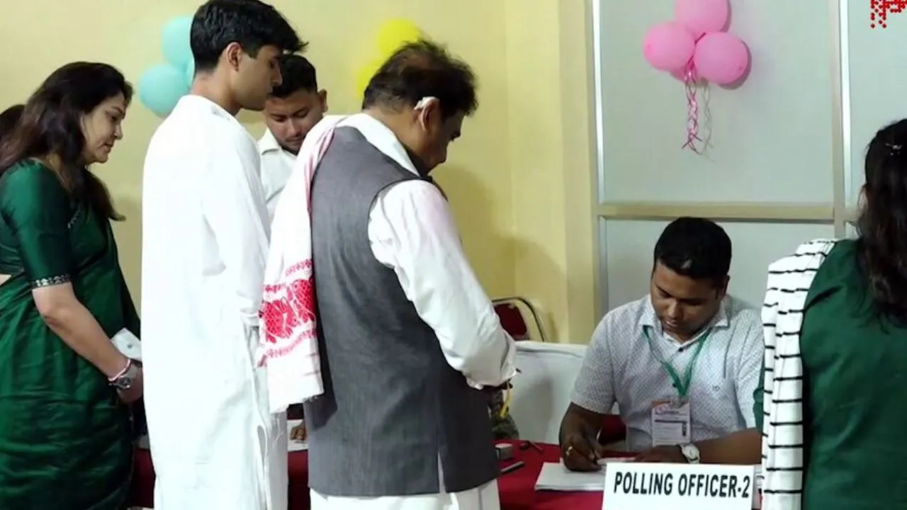 Assembly Elections 2026: ಪಿಣರಾಯಿ ವಿಜಯನ್, ಮೋಹನ್ ಲಾಲ್ ಸೇರಿದಂತೆ ಮತ ಚಲಾಯಿಸಿದ ಹಲವು  ಗಣ್ಯರು - Image 8