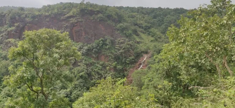 ಸಂಡೂರಿನ ಜಲಪಾತಗಳ ರಾಣಿ ಧುಮುಕು ಫಾಲ್ಸ್