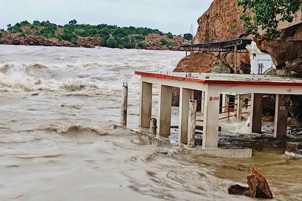 ಭೂಮಿ ಒದ್ದೆಯಾಗಿದ್ದುದೇ ಜಲದಿಗ್ಬಂಧನಕ್ಕೆ ಕಾರಣ