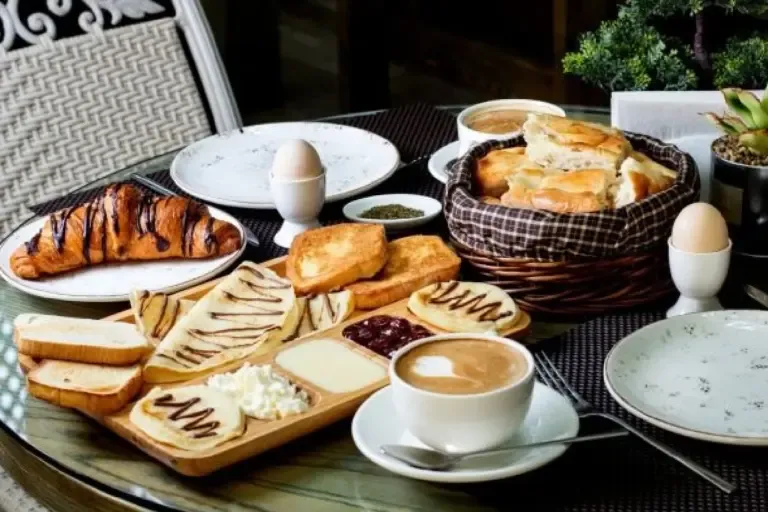 Food with Tea: ಚಹಾದೊಂದಿಗೆ ಅಪ್ಪಿತಪ್ಪಿಯೂ ಈ ಆಹಾರಗಳನ್ನು ಸೇವಿಸಬೇಡಿ