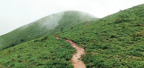 ಮೋಡದ ನಡುವಿನ ಮೋಹಕ ಲೋಕ