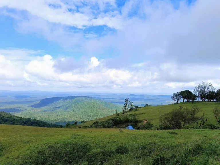 ಬೆಟ್ಟದ ಮೇಲೆ ಕೊಳಲಿನ ಕೆರೆ