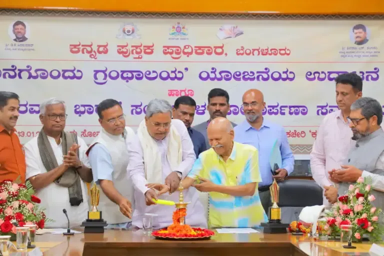 CM Siddaramaiah: 'ಮನೆಗೊಂದು ಗ್ರಂಥಾಲಯ' ಯೋಜನೆಗೆ ಸಿಎಂ ಚಾಲನೆ; ಗೃಹ ಕಚೇರಿ ಕೃಷ್ಣಾದಲ್ಲಿ ಮೊದಲ ಗ್ರಂಥಾಲಯ ಸ್ಥಾಪನೆ
