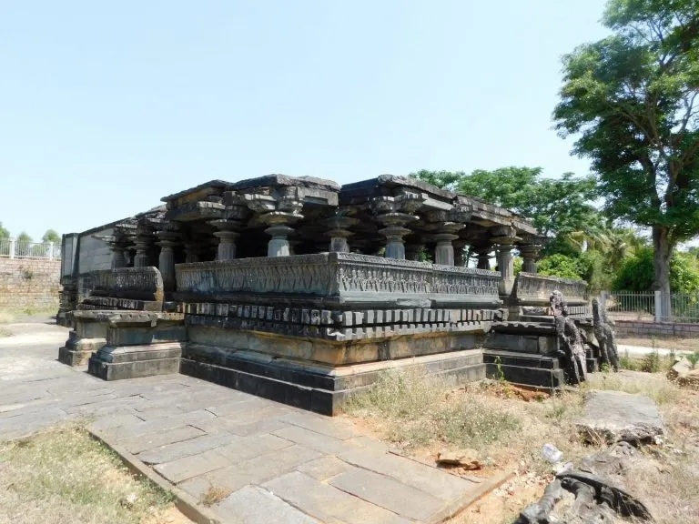 ಬಂದಳಿಗೆ ಅಮ್ಮನಿಗೆ ಪೊಡಮಡುವೆ