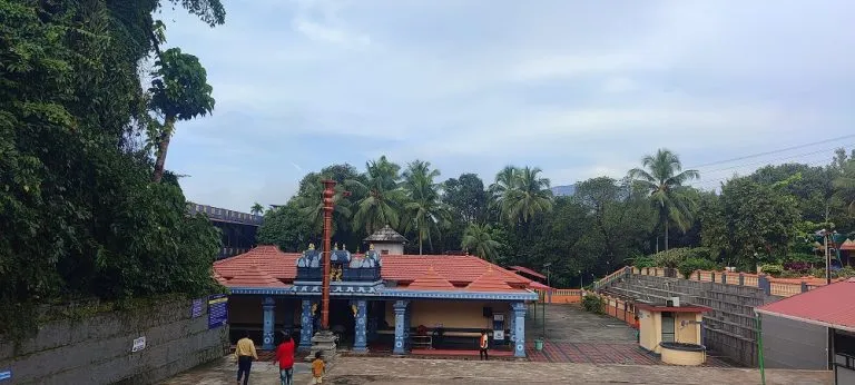 ಅಸಂಖ್ಯ ಮಣ್ಣಿನ ಗೊಂಬೆಗಳು !