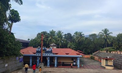 ಅಸಂಖ್ಯ ಮಣ್ಣಿನ ಗೊಂಬೆಗಳು !