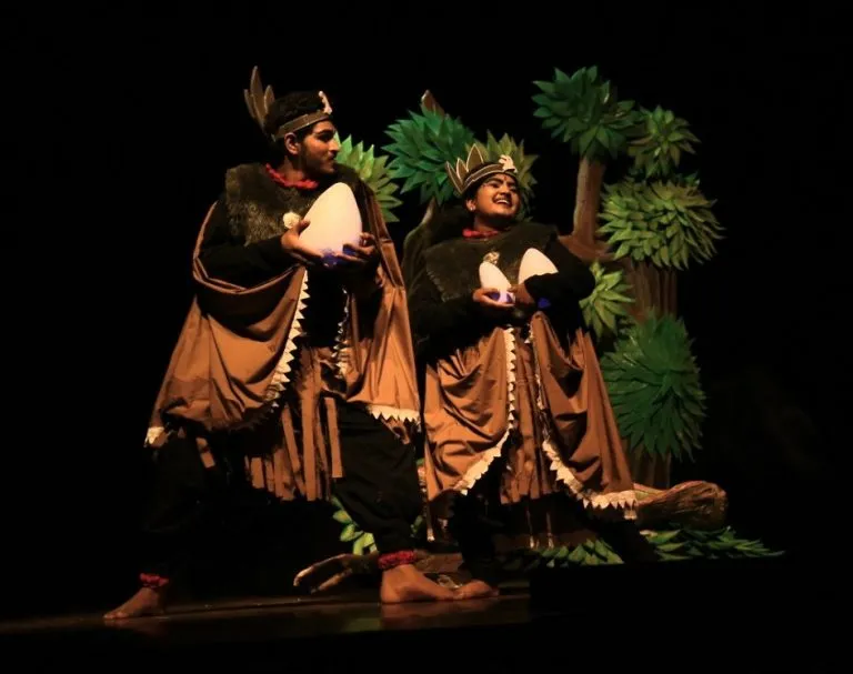 ಹಕ್ಕಿಗಳ ಕಥೆ ಬೊಂಬೆ ಹೇಳುತೈತೆ