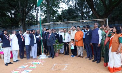 ಸ್ವಾತಂತ್ರ್ಯ ಬಹುಮಾನವಲ್ಲ. ಇದು ಕಷ್ಟಪಟ್ಟು ಗಳಿಸಿದ್ದು