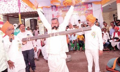 ಸಿದ್ದೇಶ್ವರ ಸನ್ನಿಧಿಯಲ್ಲಿ ಜಟ್ಟಿಗಳ ಶಕ್ತಿ ಪ್ರದರ್ಶನ