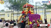 ಚಾಮುಂಡೇಶ್ವರಿ ತಾಯಿಗೆ ಸಿಎಂ ಪುಷ್ಪಾರ್ಚನೆ, ದಸರಾ ಜಂಬೂಸವಾರಿ ಆರಂಭ