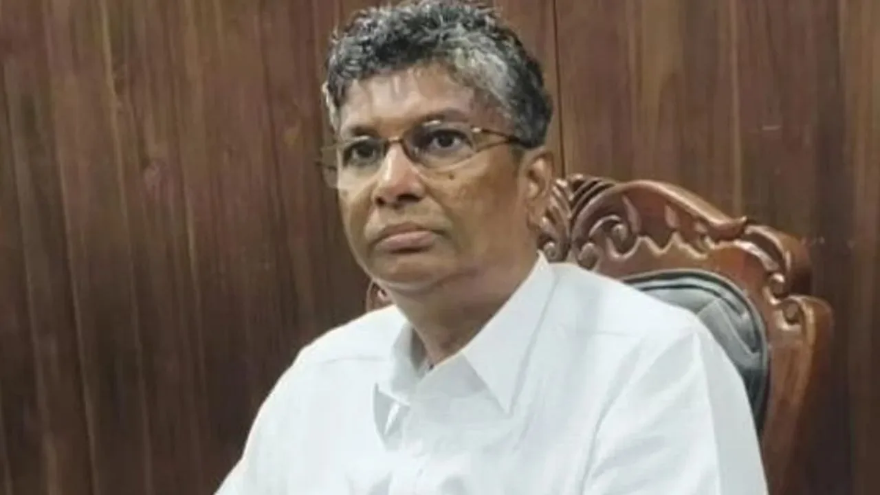 ಮತದಾರರ ಪಟ್ಟಿ ಪರಿಷ್ಕರಣೆ: ಹೆಸರು ಕೈಬಿಟ್ಟ ಕ್ರಮವನ್ನು ಸಮರ್ಥಿಸಿದ ಕಾಂಗ್ರೆಸ್ ಸಚಿವ, ರಾಹುಲ್ ಗಾಂಧಿ ನಿಲುವಿಗೆ ಬಿಜೆಪಿ ಟೀಕೆ