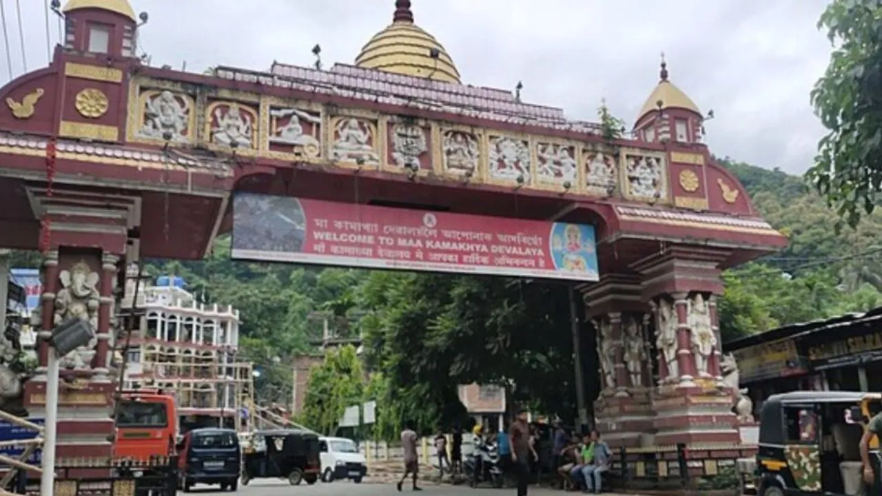 ಶಬರಿಮಲೆಗೆ ಮಹಿಳೆಯರಿಗೆ ನಿಷೇಧವಾದ್ರೆ ಈ ದೇವಾಲಯಗಳಿಗೆ ಪುರುಷರು ಪ್ರವೇಶಿಸುವಂತಿಲ್ಲ; ಇಲ್ಲಿದೆ ದೇಶದ ವಿಶಿಷ್ಟ ದೇವಸ್ಥಾನಗಳ ವಿವರ - Image 9