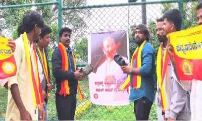 ಕಮಲ ಹಾಸನ್ ಭಾವಚಿತ್ರಕ್ಕೆ ಚಪ್ಪಲಿ ಸೇವೆ ಮಾಡಿದ  ಕನ್ನಡಸೇನೆ ಕಾರ್ಯಕರ್ತರು