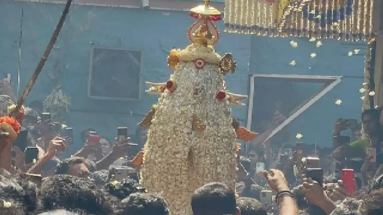 Bengaluru Karaga 2025: ಐತಿಹಾಸಿಕ ಬೆಂಗಳೂರು ಕರಗ ಶಕ್ತ್ಯೋತ್ಸವ ಮೆರವಣಿಗೆಯ ಝಲಕ್‌ ಹೇಗಿತ್ತು ಗೊತ್ತಾ? ಫೋಟೋಗಳು ಇಲ್ಲಿವೆ - Image 3