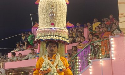 ಹೂವಿನ ಕರಗ ಮಹೋತ್ಸವ ಭಕ್ತಿ ಸಂಭ್ರಮ: ಗಣ್ಯರಿಂದ ದೇವಿ ದರ್ಶನ