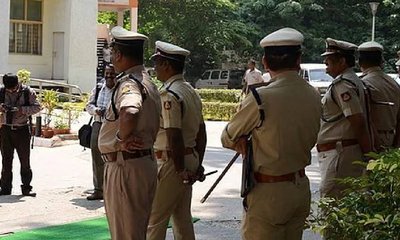 ಮಧ್ಯರಾತ್ರಿ ರೈಡ್‌, ದಕ್ಷಿಣ ಕನ್ನಡ ಎಸ್‌ಪಿಗೆ ಹೈಕೋರ್ಟ್‌ ನೋಟಿಸ್‌