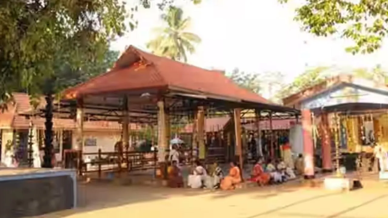 ಶಬರಿಮಲೆಗೆ ಮಹಿಳೆಯರಿಗೆ ನಿಷೇಧವಾದ್ರೆ ಈ ದೇವಾಲಯಗಳಿಗೆ ಪುರುಷರು ಪ್ರವೇಶಿಸುವಂತಿಲ್ಲ; ಇಲ್ಲಿದೆ ದೇಶದ ವಿಶಿಷ್ಟ ದೇವಸ್ಥಾನಗಳ ವಿವರ - Image 8