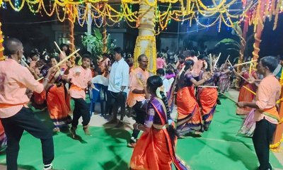Shidlaghatta News: ಚಿಕ್ಕತೇಕಹಳ್ಳಿಯಲ್ಲಿ ಕೋಲಾಟದ ಸಂಭ್ರಮ