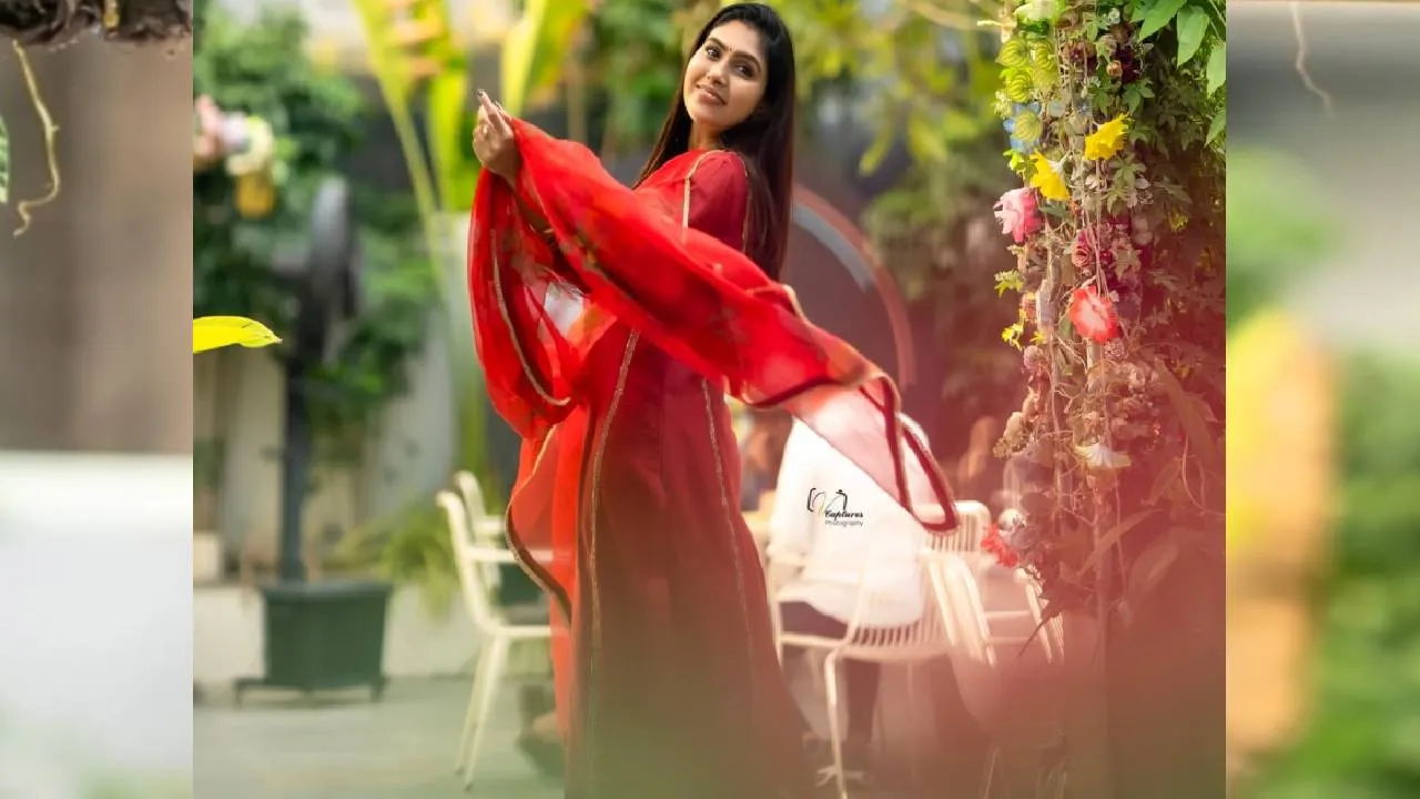 Season Fashion 2026: ಗಾಢ ಬಣ್ಣಗಳಲ್ಲಿ ಮರಳಿದ ತ್ರೀ ಪೀಸ್‌ ಕುರ್ತಾ ಫ್ಯಾಷನ್‌ - Image 2