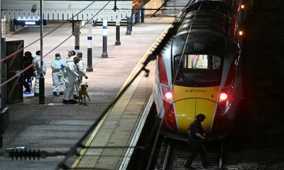 ರೈಲಿನಲ್ಲಿ ಹತ್ತು ಮಂದಿಗೆ ಚಾಕು ಇರಿತ