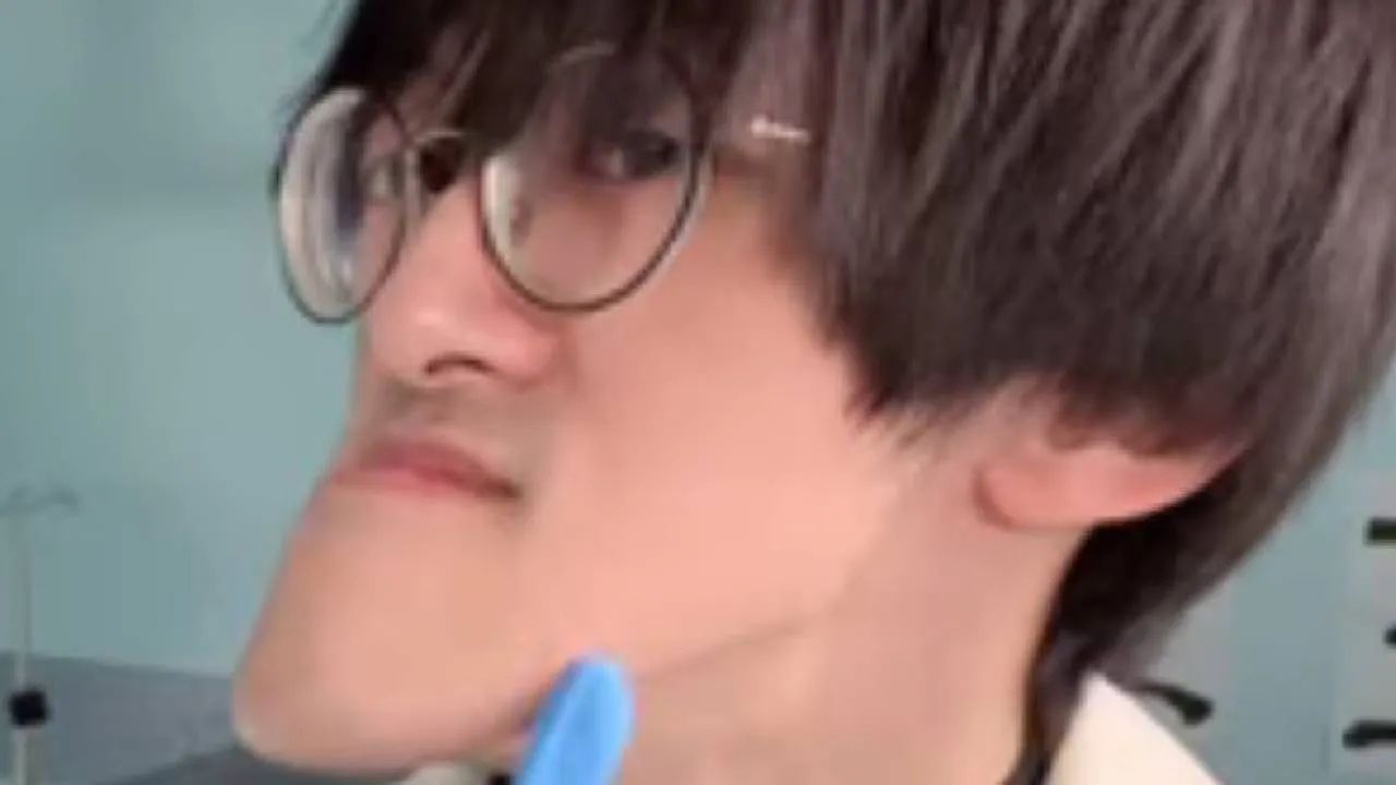 ‌Viral Video: ಅಬ್ಬಾ... ಈತ ಅತಿ ಉದ್ದದ ಗಲ್ಲ ಹೊಂದಿರುವ ವ್ಯಕ್ತಿಯಂತೆ; ವಿಡಿಯೊ ಫುಲ್‌ ವೈರಲ್