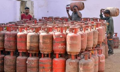 ಮನೆಬಳಕೆ ಎಲ್‌ಪಿಜಿ ಕಾಳಸಂತೆಯಲ್ಲಿ ಬಿಕರಿ, 12 ಸಾವಿರ ಸಿಲಿಂಡರ್‌ ವಶ