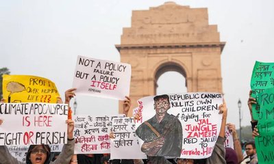 ದೆಹಲಿಯಲ್ಲಿ ನಕ್ಸಲ್‌ ನಾಯಕನ ಪೋಸ್ಟರ್‌, ಪೊಲೀಸರ ಮೇಲೆ ಪೆಪ್ಪರ್‌ ಸ್ಪ್ರೇ!