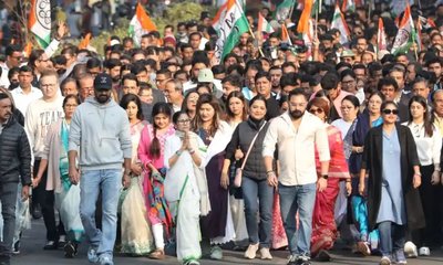 ಇಡಿ ದಾಳಿ ವಿರೋಧಿಸಿ ಪಶ್ಚಿಮ ಬಂಗಾಳದಲ್ಲಿ ತೀವ್ರ ಪ್ರತಿಭಟನೆ