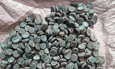 ಮಾನ್ವಿ: 360 ಪುರಾತನ ತಾಮದ ನಾಣ್ಯಗಳು ಪತ್ತೆ